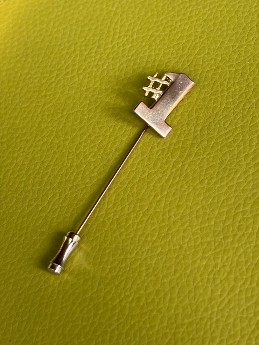 Vintage gold tone #1 shaped hat lapel pin